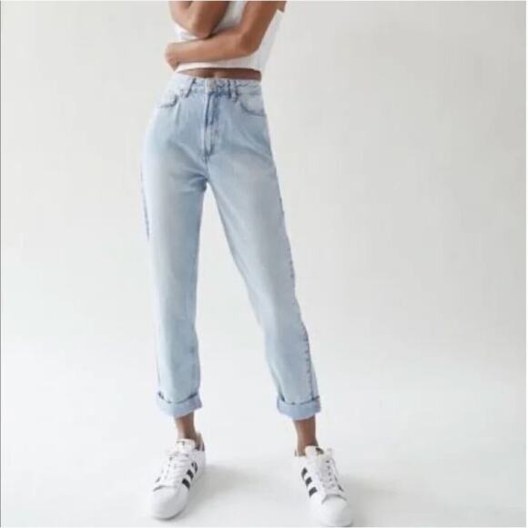 Urban Outfitters High Rise Mom Jeans in Light Bleach Wash - Picture 1 of 6